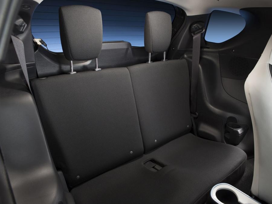 Интерьер Scion iQ EV 2012 года  (фото 18 из 24)